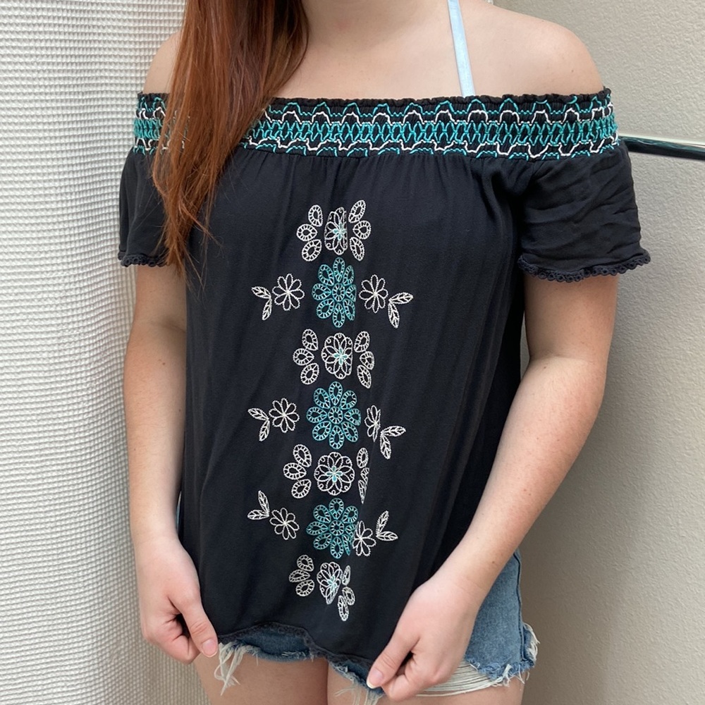 Women’s Xhilaration off the shoulder floral embroidered blouse. Size small. - Picture 4 of 12